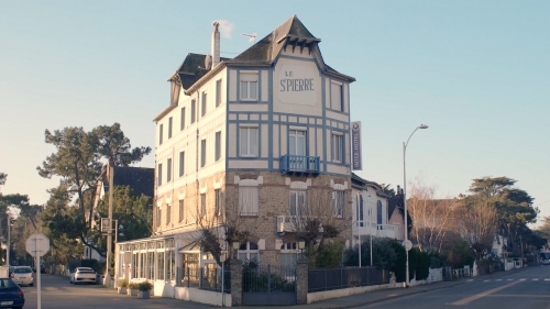 Autour de l'hôtel Saint-Pierre